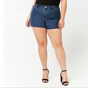 Seven7  Luxe Denim  Stretch Shorts Size 22